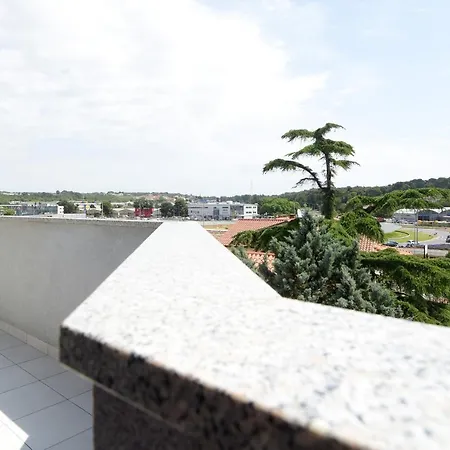 Beautiful Butterfly With Free Parking Apartment Pula