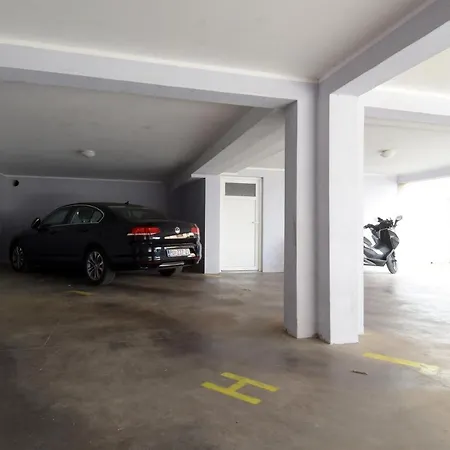Beautiful Butterfly With Free Parking Apartment Pula