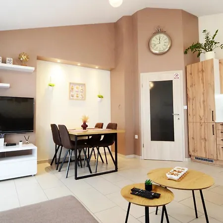 Beautiful Butterfly With Free Parking Apartment Pula