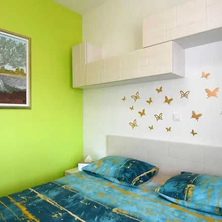 Beautiful Butterfly With Free Parking Apartament