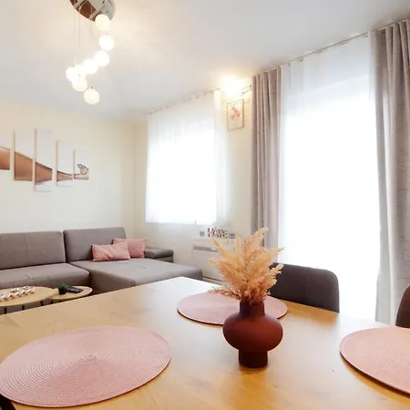 Beautiful Butterfly With Free Parking Apartament