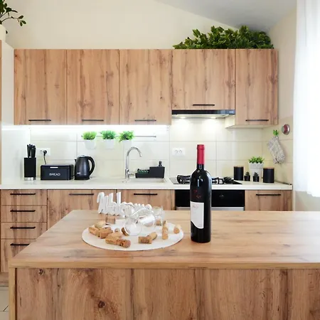 Beautiful Butterfly With Free Parking Apartament